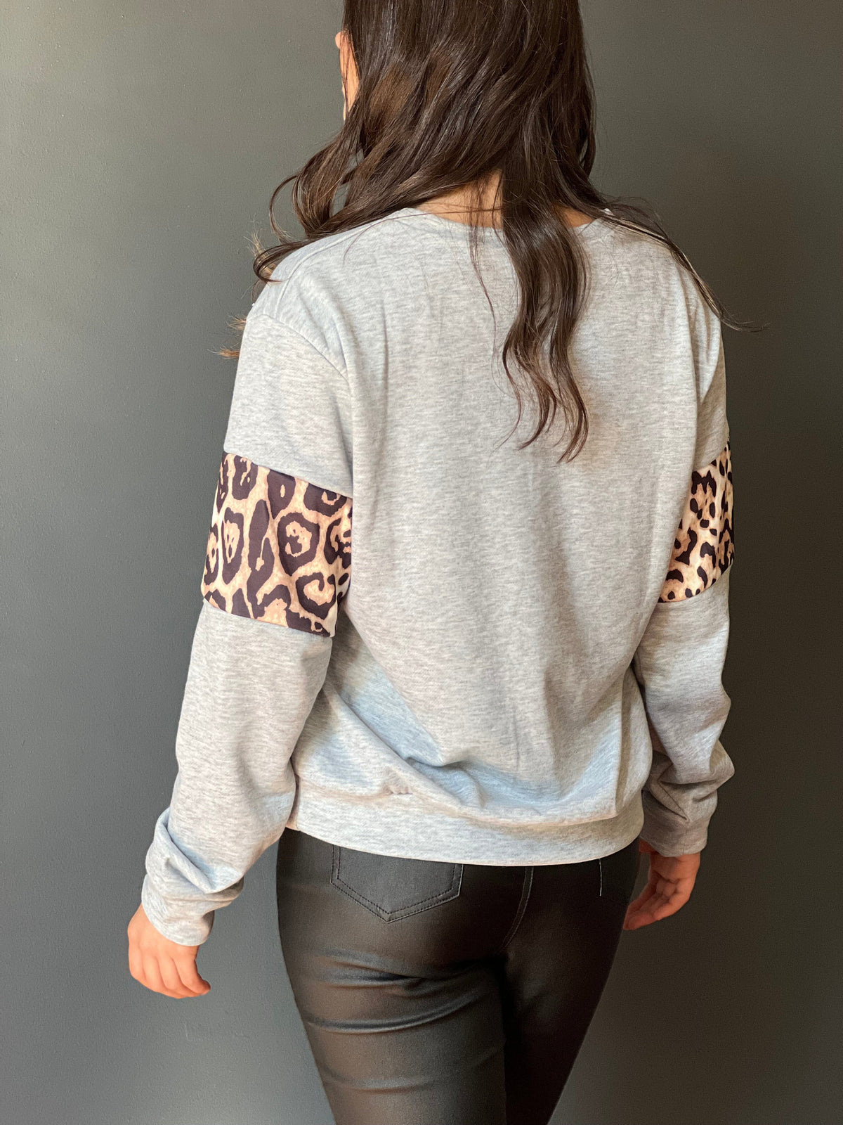 Poleron V Leopardo Gris Moda Todo por ti 