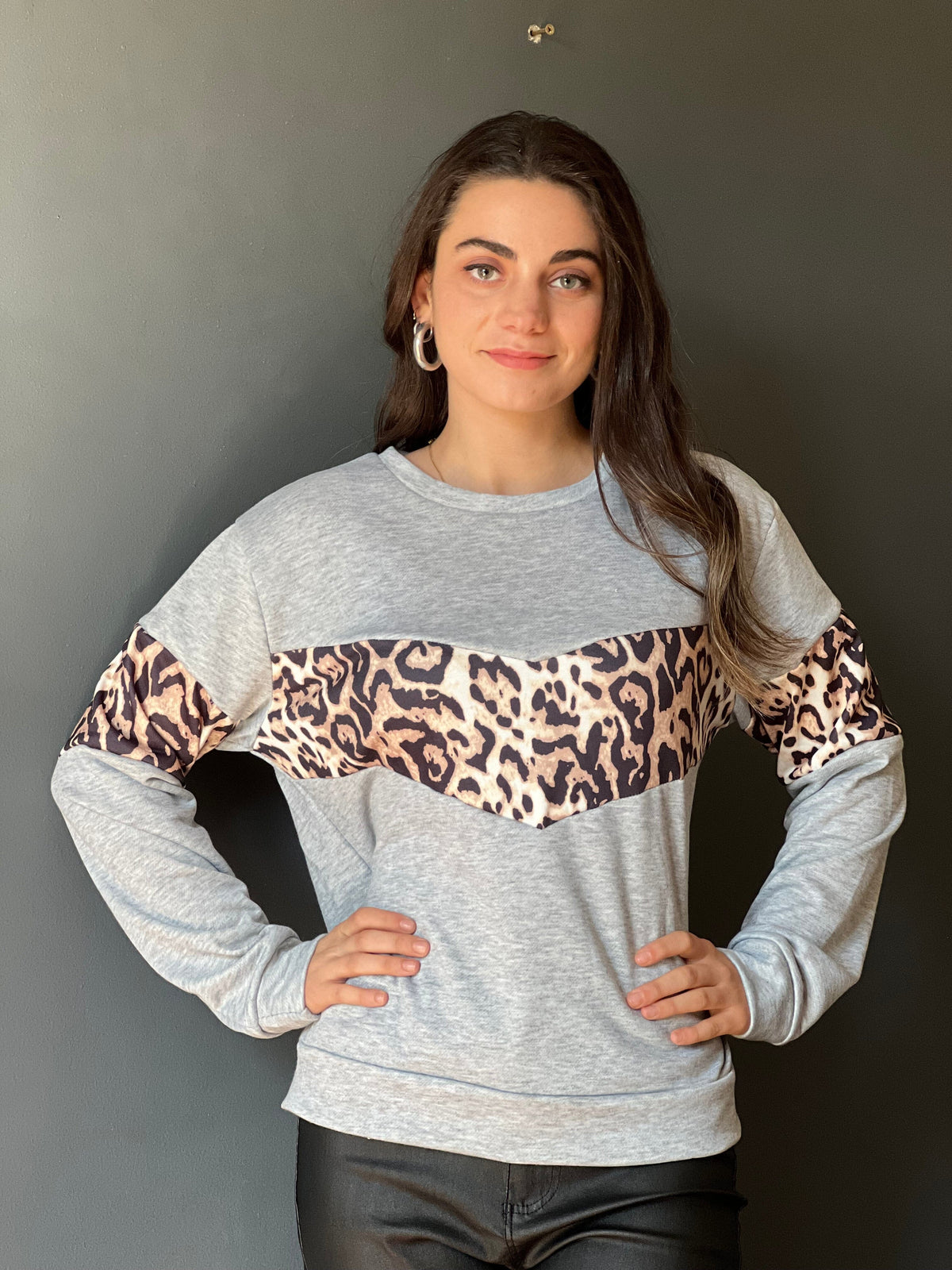 Poleron V Leopardo Gris Moda Todo por ti 