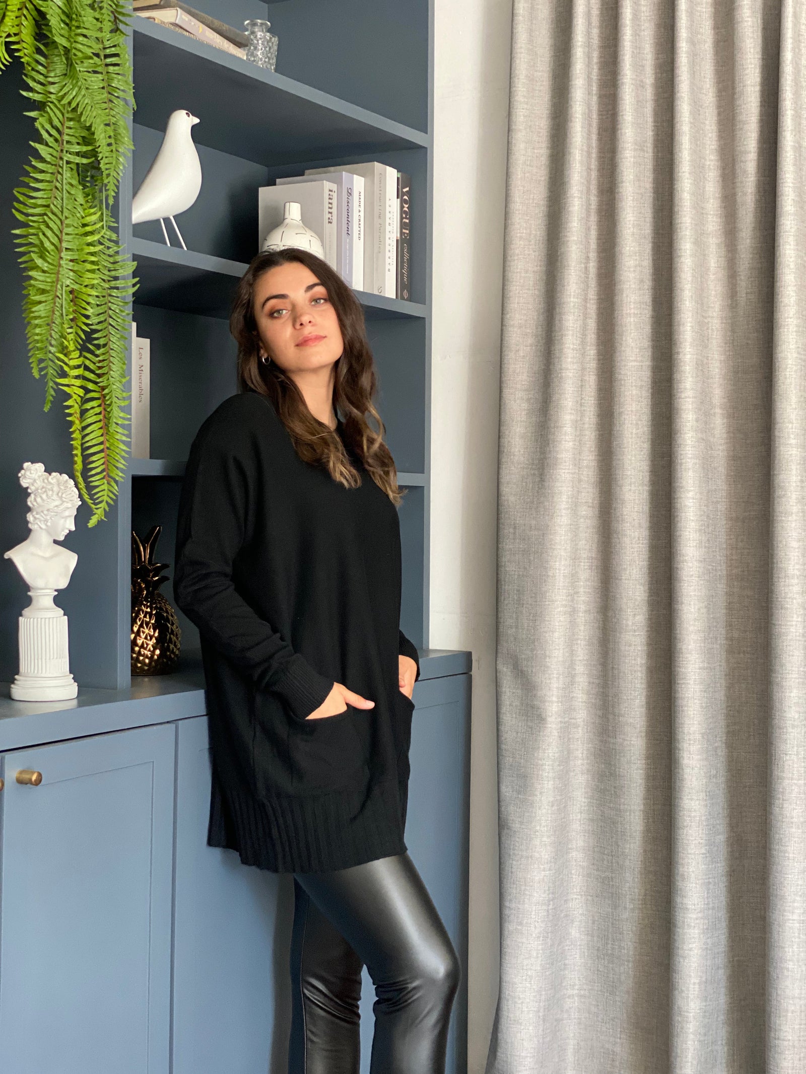 Sweater Negro con Bolsillos Deco por ti 